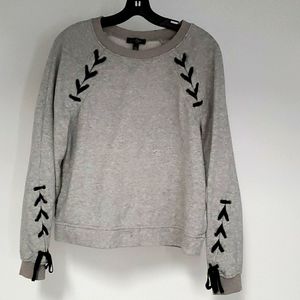 Women's laced sweatshirt